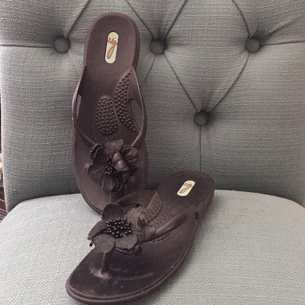 Oka Bee sandals